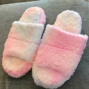 NWOT ladies slippers